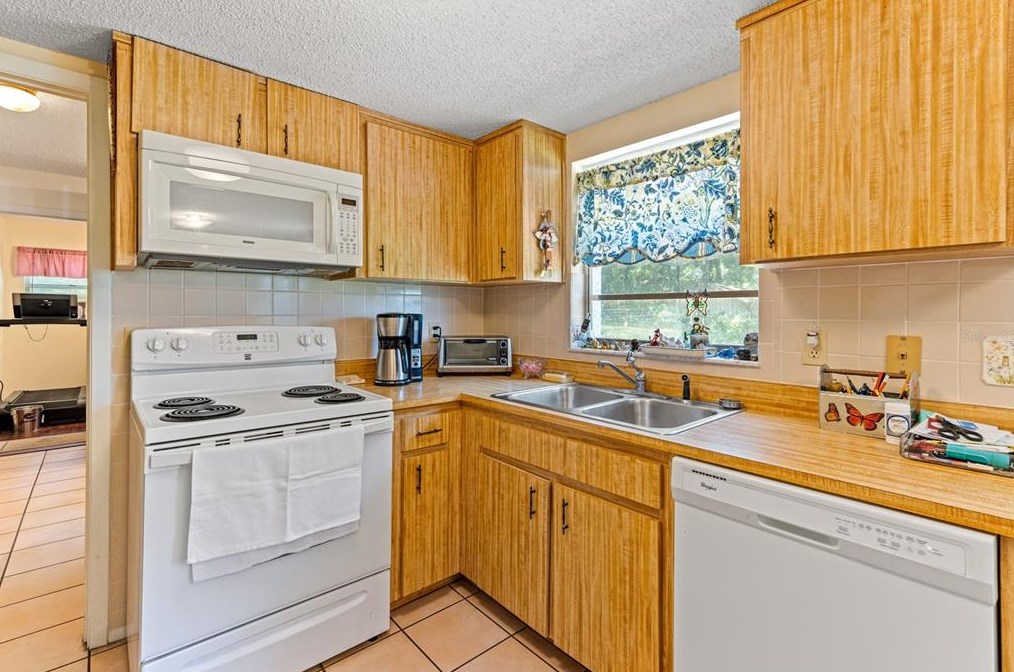 20830 Trilby Cemetery Rd, Dade City FL 33523-1337 exterior