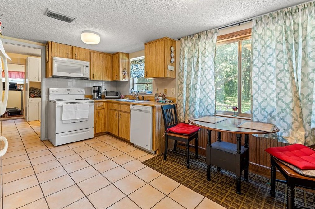 20830 Trilby Cemetery Rd, Dade City FL 33523-1337 exterior