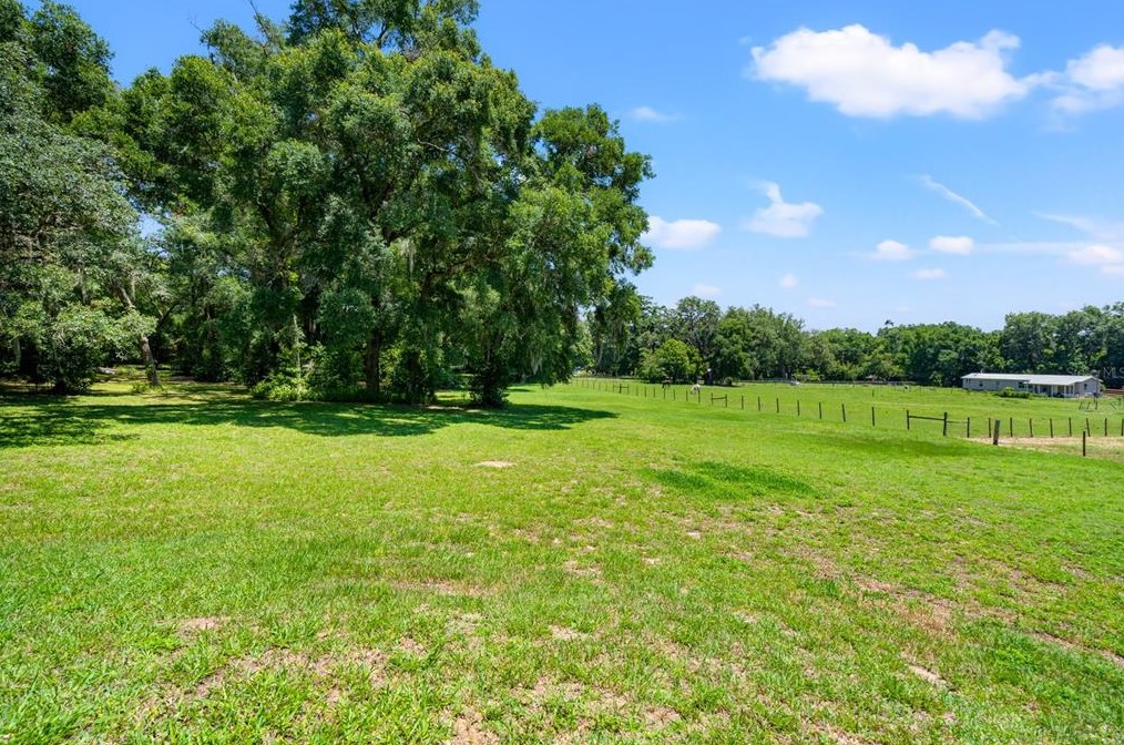 20830 Trilby Cemetery Rd, Dade City FL 33523-1337 exterior