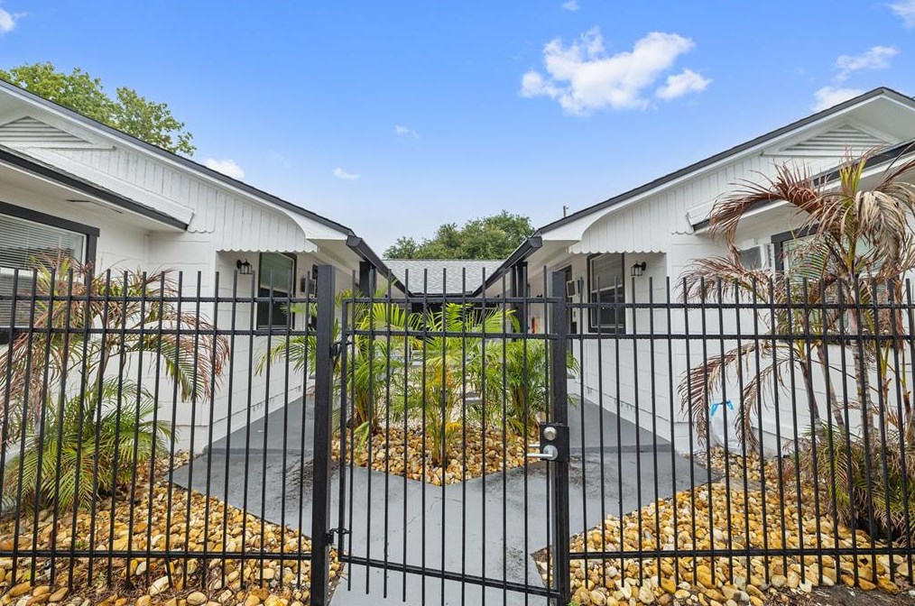 917 30th Ave N #1, Saint Petersburg, FL 33704