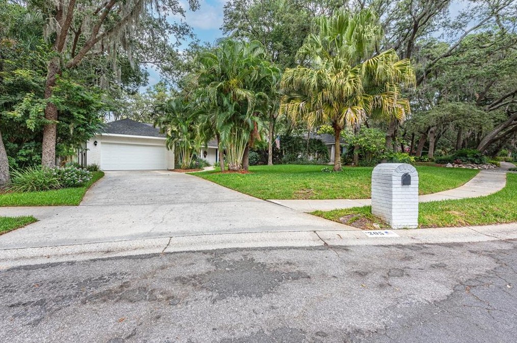 205 Wild Oak Dr, Brandon, FL 33511