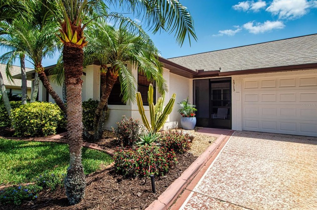 1713 Atrium Dr, Ruskin, FL 33573-5062