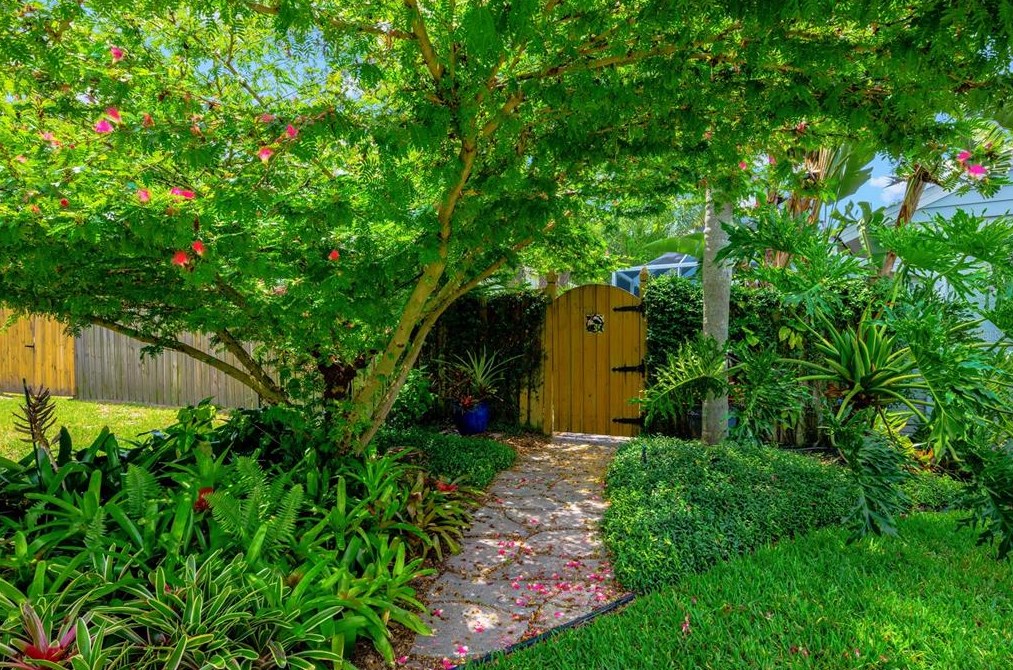 1514 Woonsocket Ln, Brandon FL  33511-1823 exterior