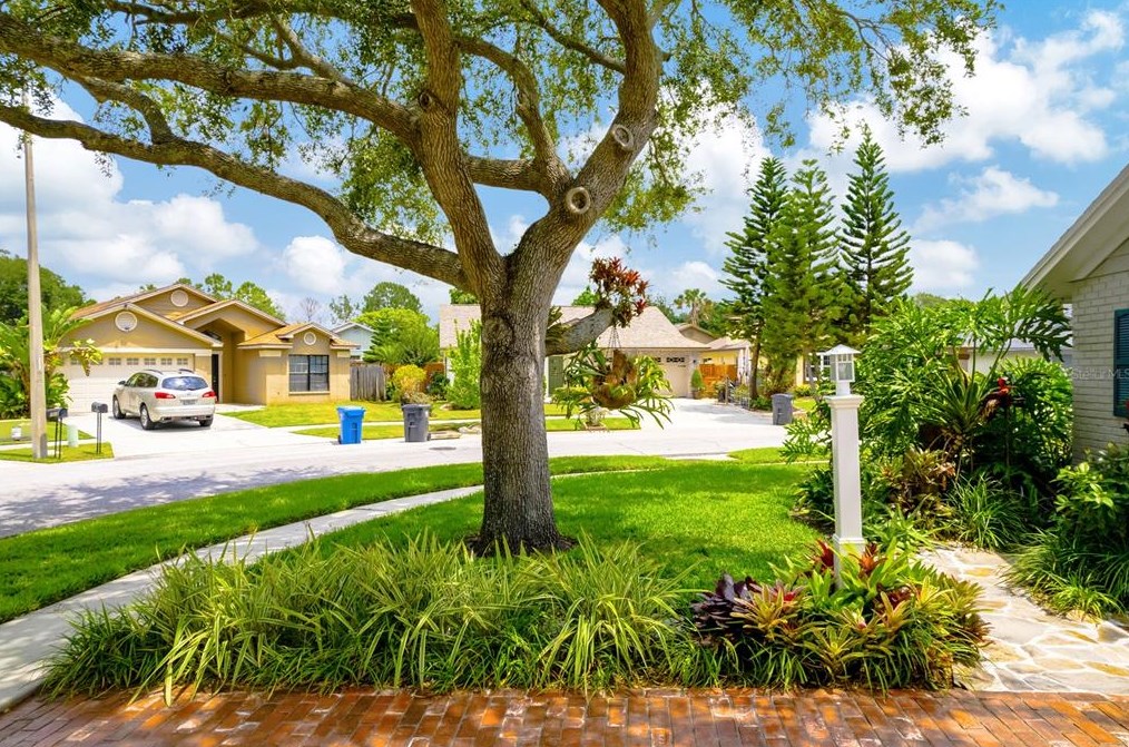 1514 Woonsocket Ln, Brandon FL  33511-1823 exterior