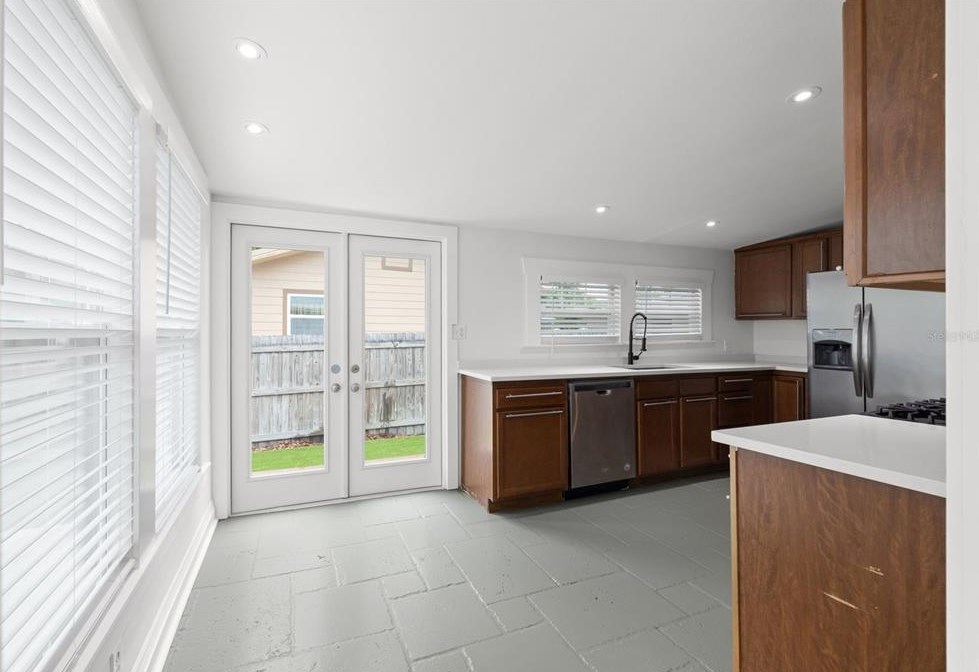 3011 Ola Ave, Tampa FL 33603-3500 exterior