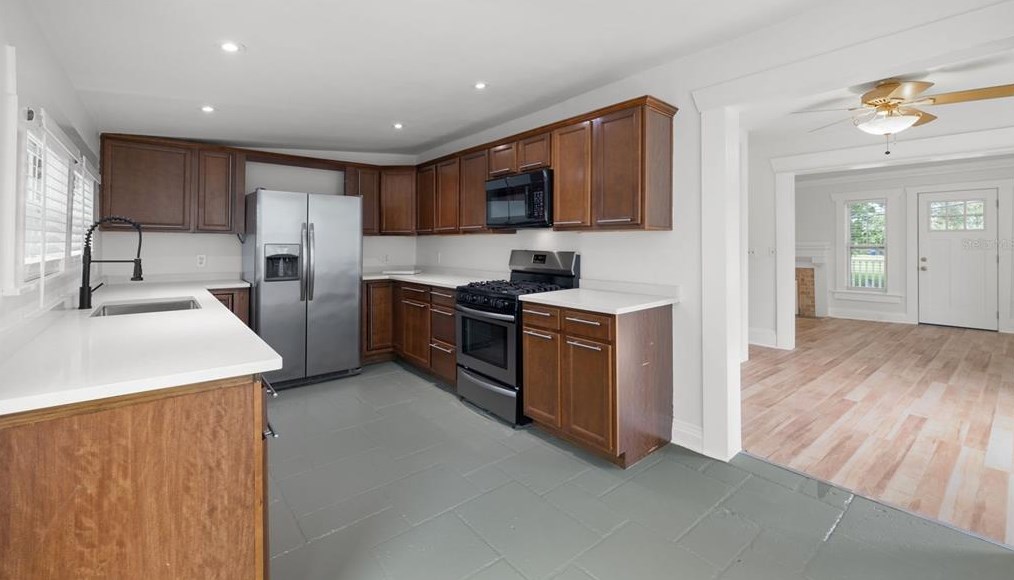 3011 Ola Ave, Tampa FL 33603-3500 exterior