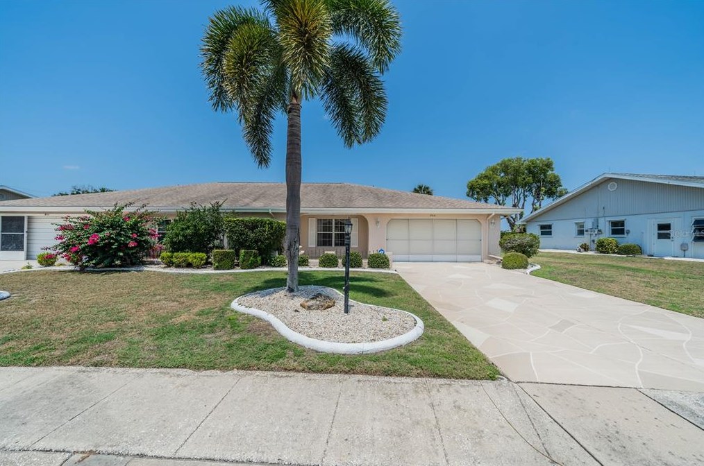 806 Bluewater Dr, Ruskin FL  33573-6277 exterior