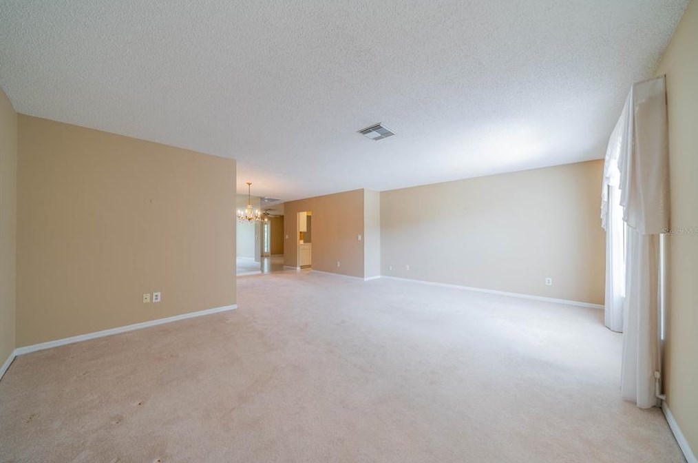 806 Bluewater Dr, Ruskin FL  33573-6277 exterior