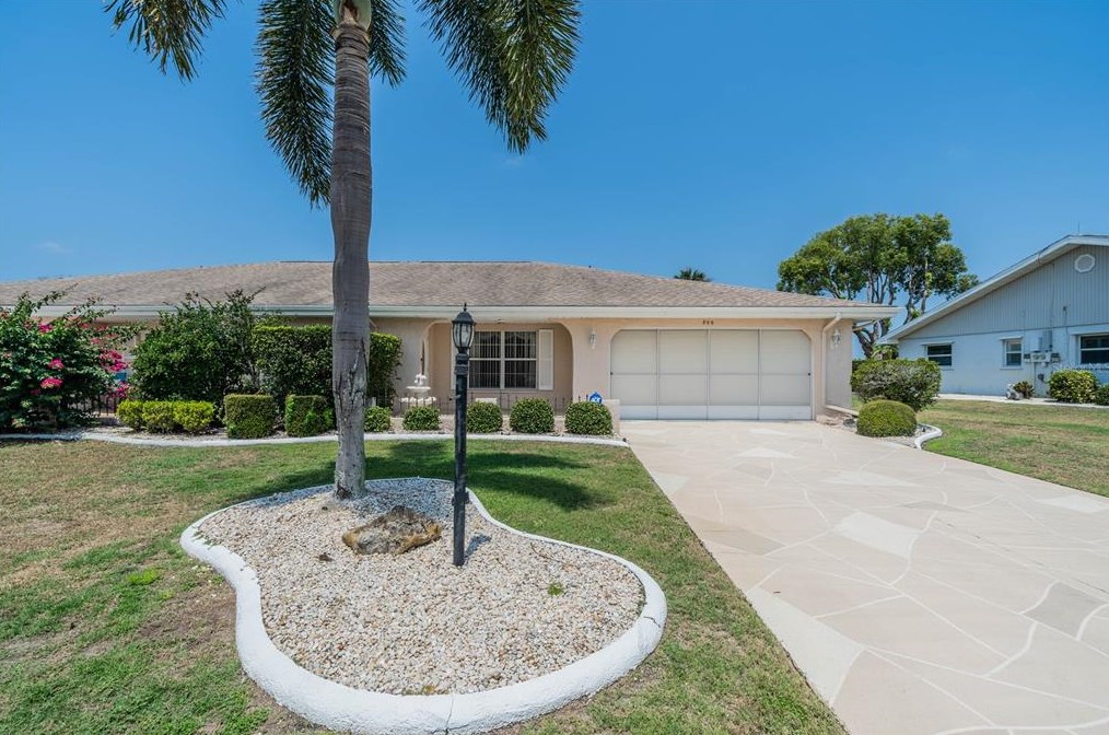 806 Bluewater Dr, Ruskin FL  33573-6277 exterior