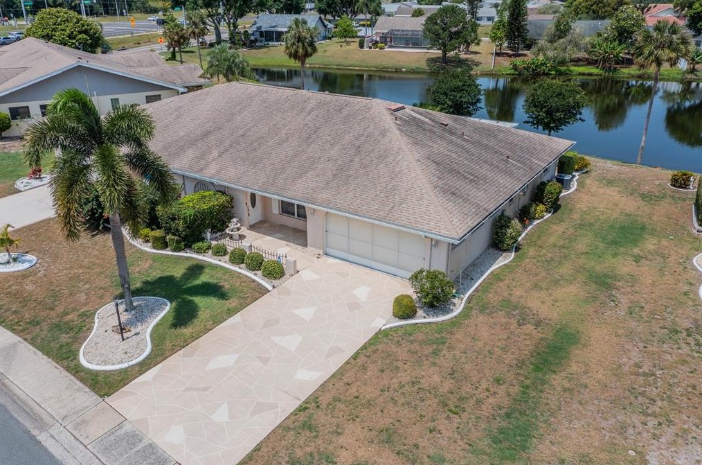 806 Bluewater Dr, Ruskin, FL 33573-6244