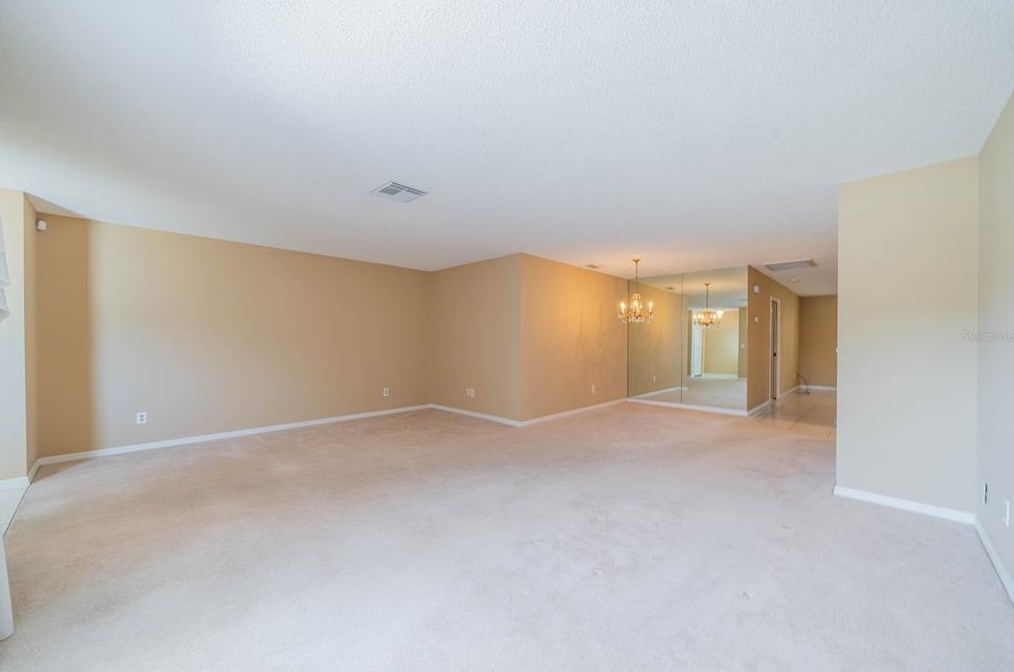 806 Bluewater Dr, Ruskin FL  33573-6277 exterior