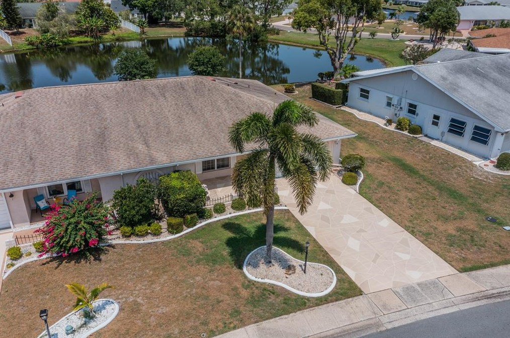 806 Bluewater Dr, Ruskin FL  33573-6244 exterior