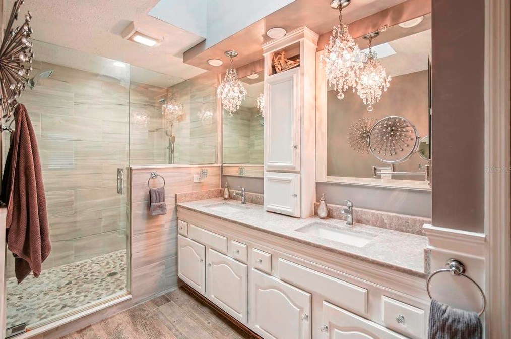 315 Manatee Dr, Ruskin FL  33570-5630 exterior