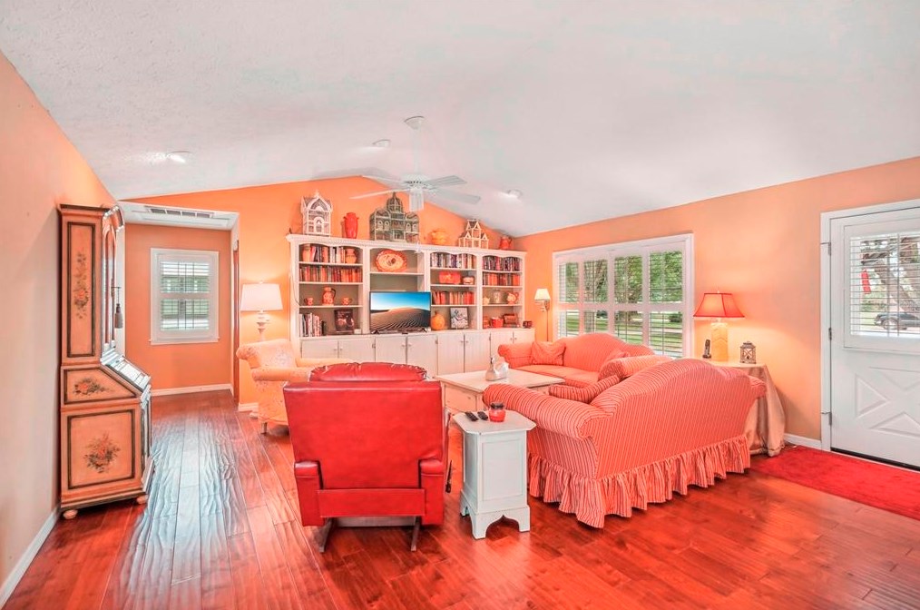 315 Manatee Dr, Ruskin FL  33570-5630 exterior