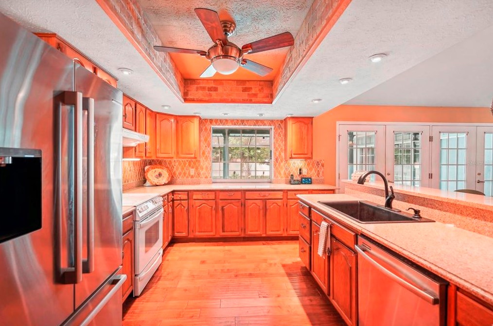 315 Manatee Dr, Ruskin FL  33570-5630 exterior