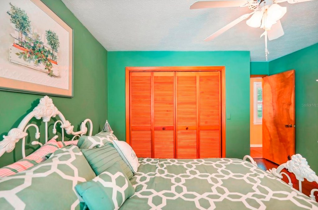 315 Manatee Dr, Ruskin FL  33570-5630 exterior