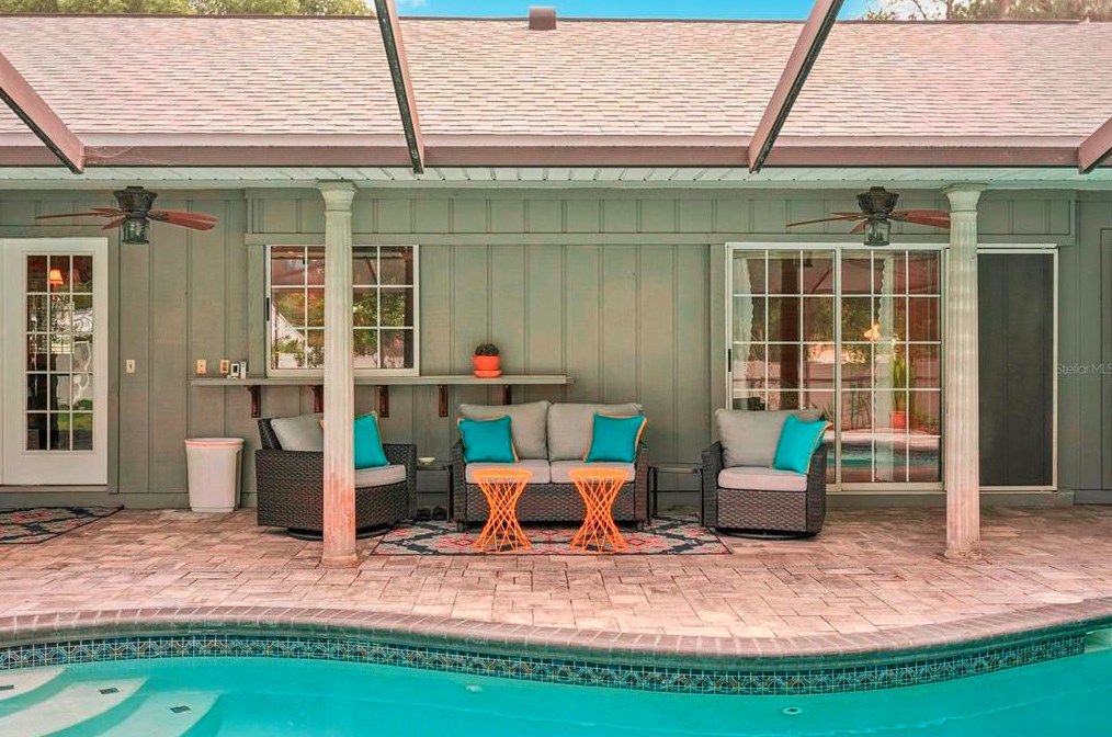 315 Manatee Dr, Ruskin FL  33570-5630 exterior