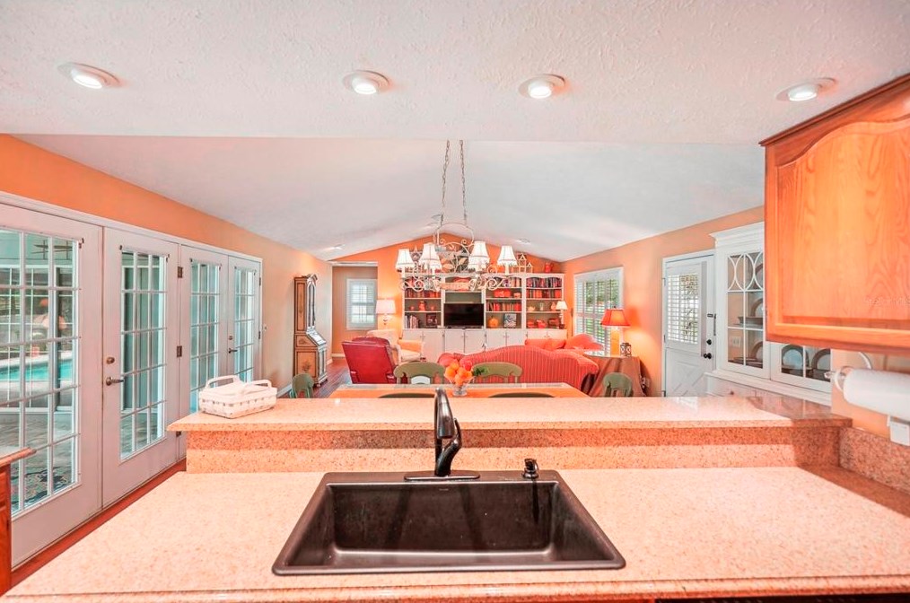 315 Manatee Dr, Ruskin FL  33570-5630 exterior