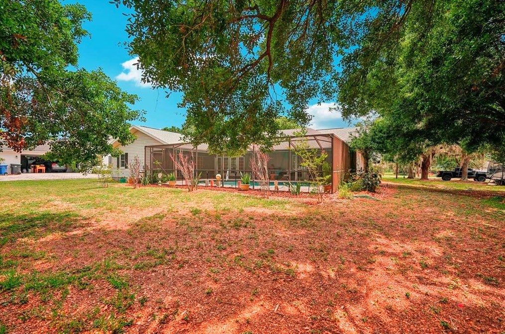 315 Manatee Dr, Ruskin FL  33570-5630 exterior