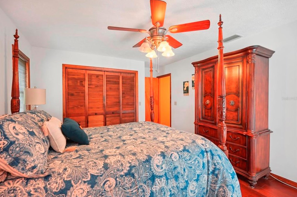 315 Manatee Dr, Ruskin FL  33570-5630 exterior