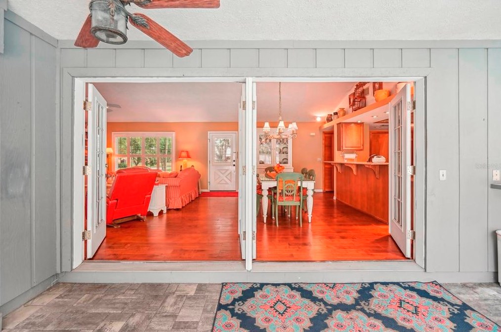 315 Manatee Dr, Ruskin FL  33570-5630 exterior