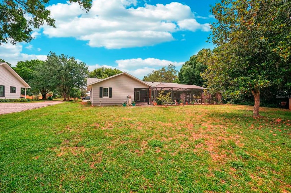 315 Manatee Dr, Ruskin FL  33570-5630 exterior