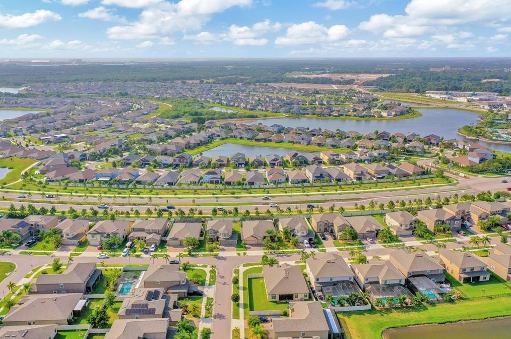 9910 Smarty Jones Dr, Ruskin FL  33573-6718 exterior