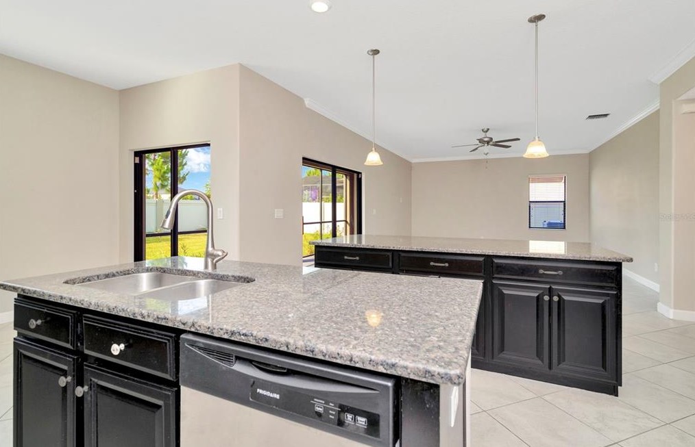 9910 Smarty Jones Dr, Ruskin FL  33573-6718 exterior