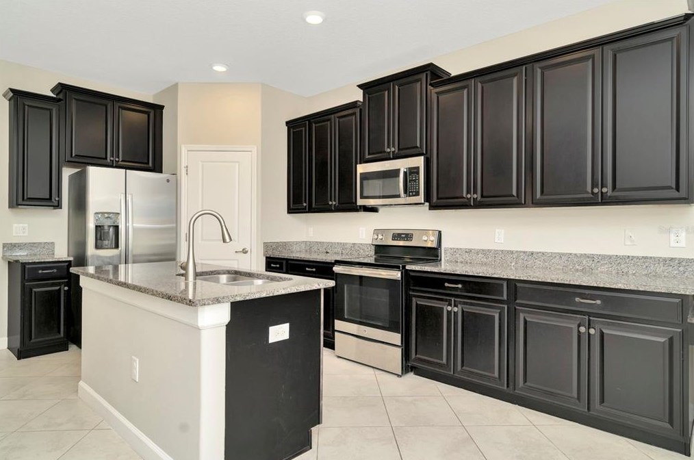 9910 Smarty Jones Dr, Ruskin FL  33573-6718 exterior