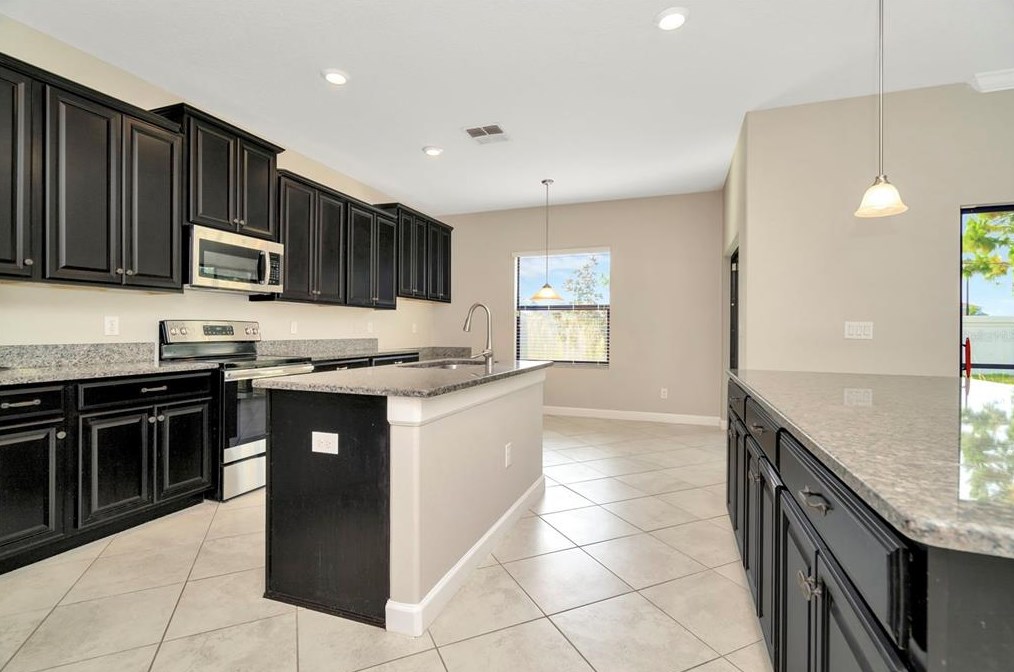 9910 Smarty Jones Dr, Ruskin FL  33573-6718 exterior