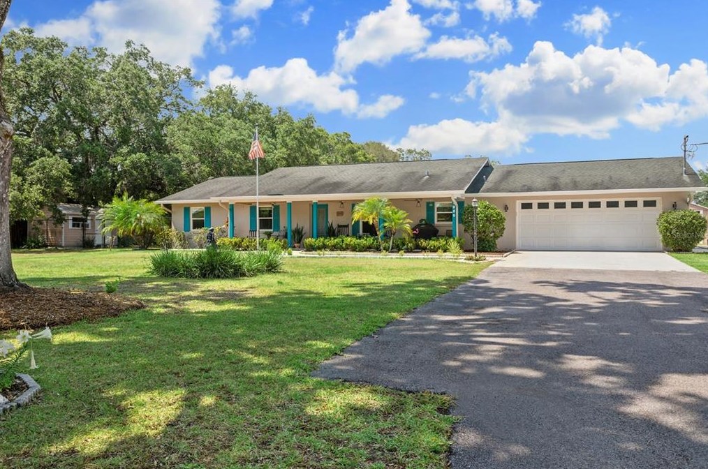 1950 Clement Rd, Lutz, FL 33549