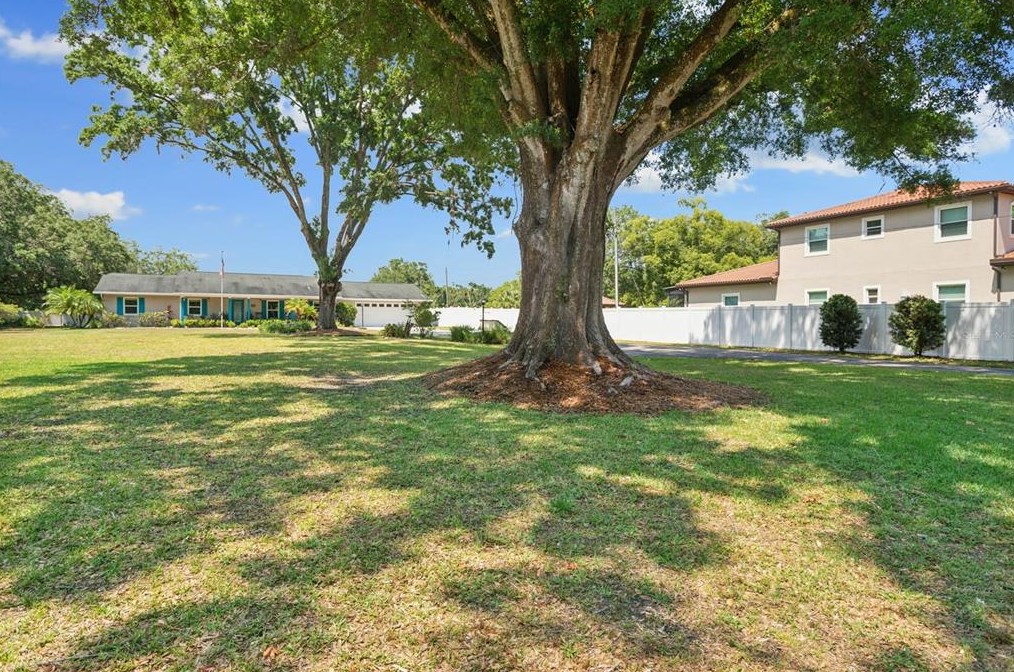 1950 Clement Rd, Lutz FL  33549-5557 exterior