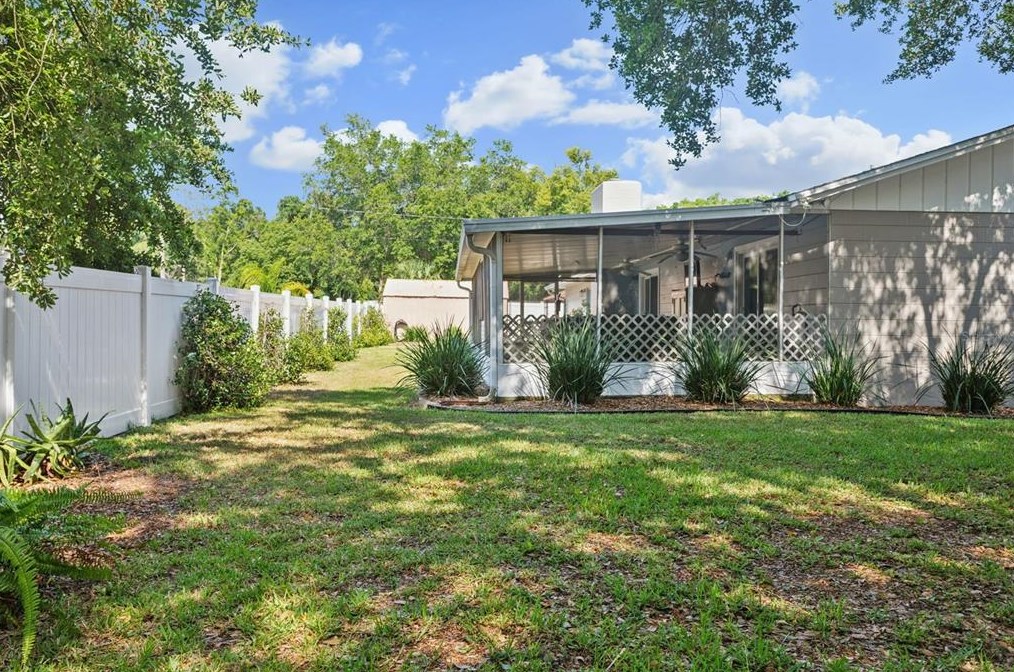 1950 Clement Rd, Lutz FL  33549-5557 exterior