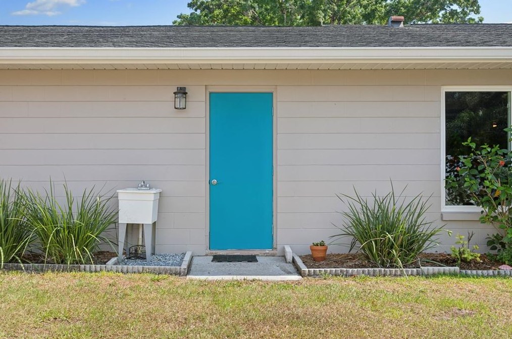 1950 Clement Rd, Lutz FL  33549-5557 exterior