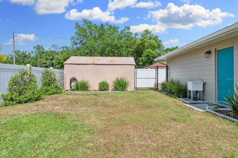 1950 Clement Rd, Lutz FL  33549-5557 exterior