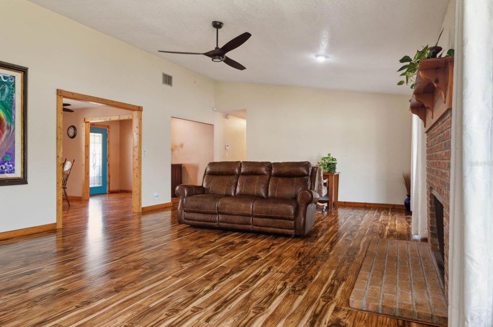 1950 Clement Rd, Lutz FL  33549-5557 exterior