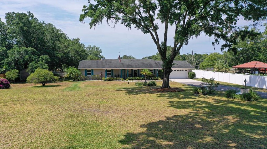 1950 Clement Rd, Lutz FL  33549-5557 exterior