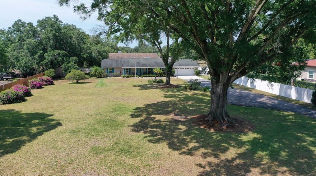 1950 Clement Rd, Lutz FL  33549-5557 exterior