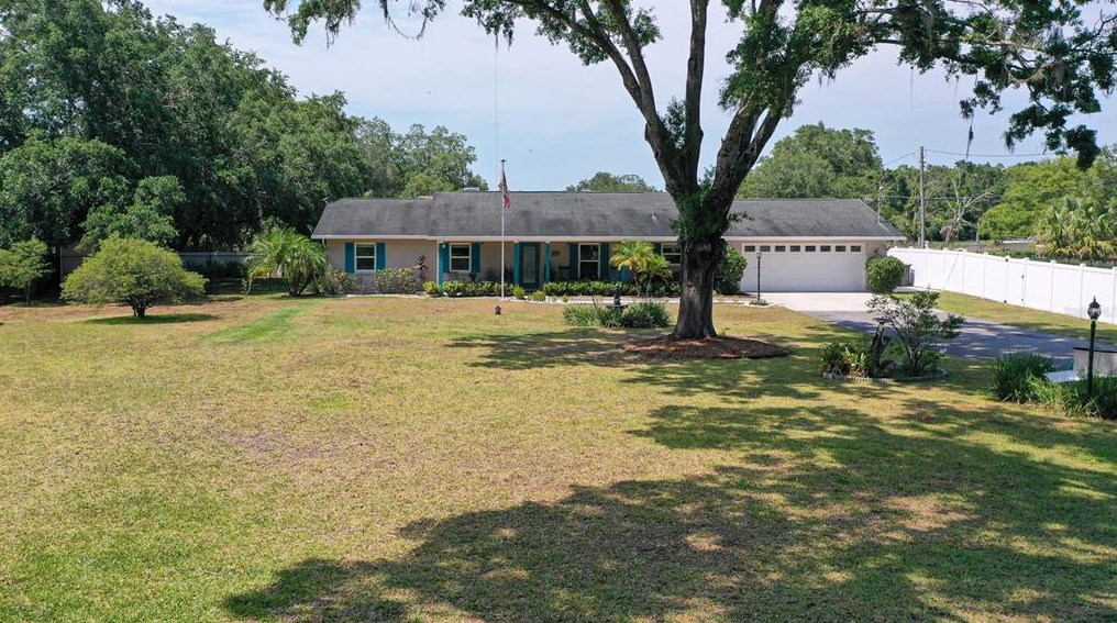 1950 Clement Rd, Lutz FL  33549-5557 exterior