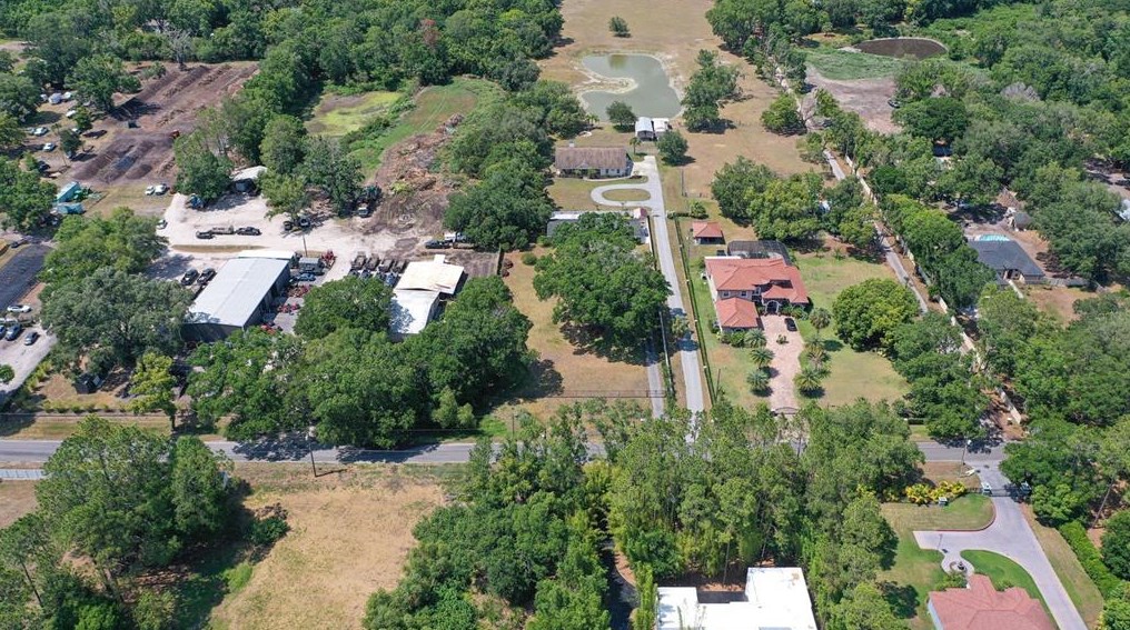 1950 Clement Rd, Lutz FL  33549-5557 exterior