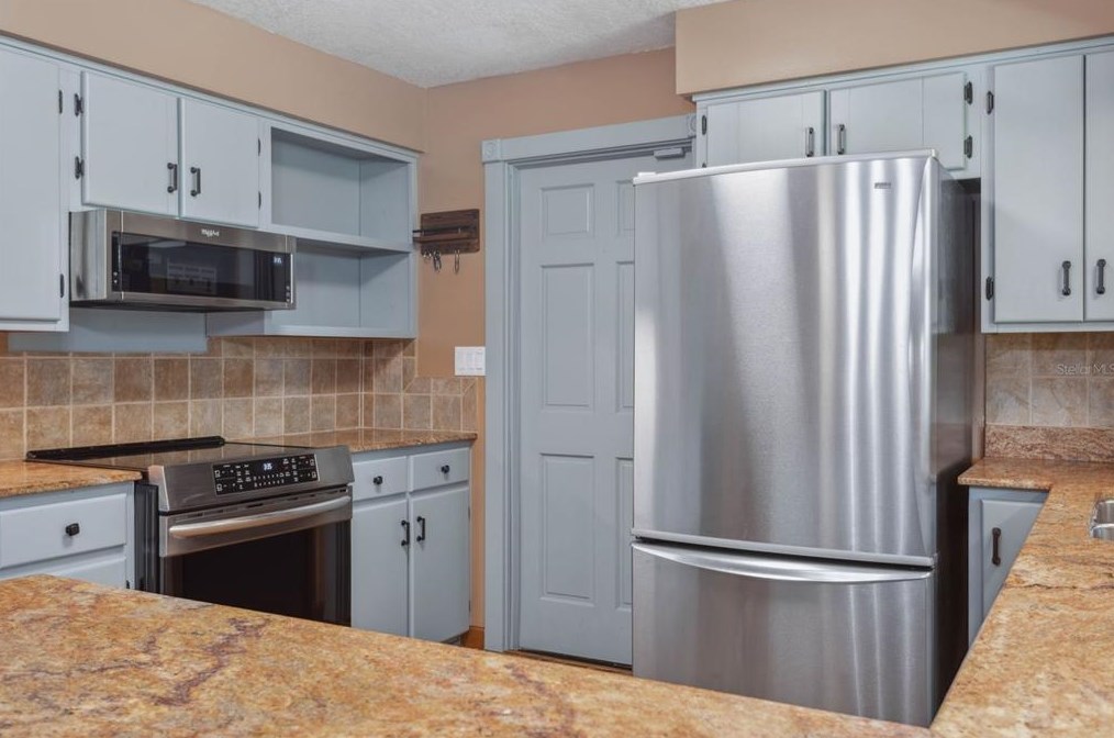 1950 Clement Rd, Lutz FL  33549-5557 exterior