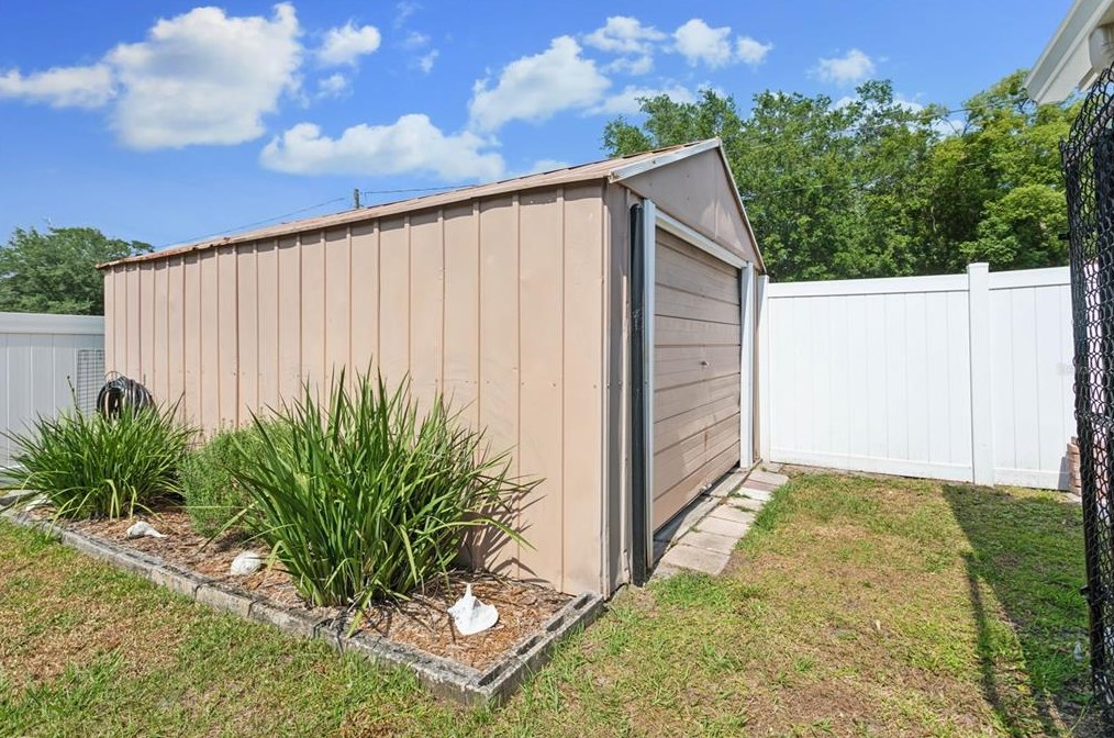 1950 Clement Rd, Lutz FL  33549-5557 exterior