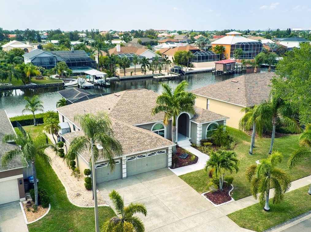 721 Bunker View Dr, Ruskin, FL 33572-2806