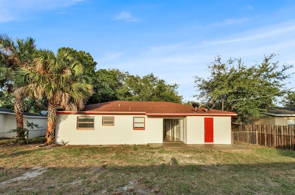 3215 Deerfield Dr, Tampa FL 33619-6526 exterior