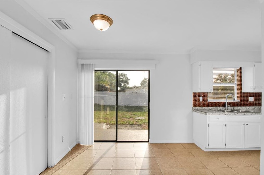 3215 Deerfield Dr, Tampa FL 33619-6526 exterior