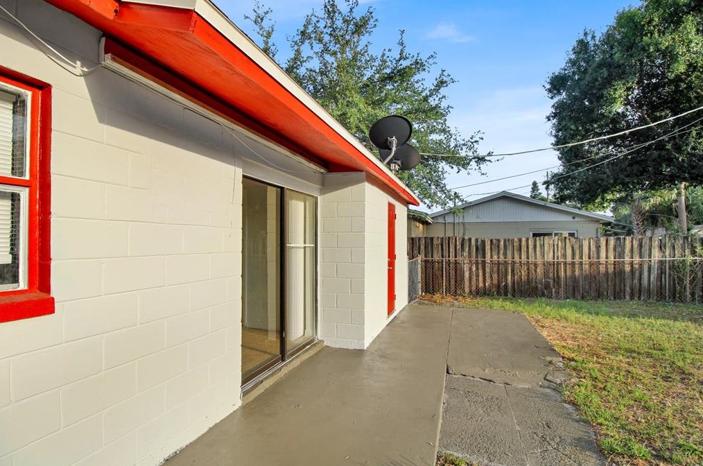 3215 Deerfield Dr, Tampa FL 33619-6526 exterior