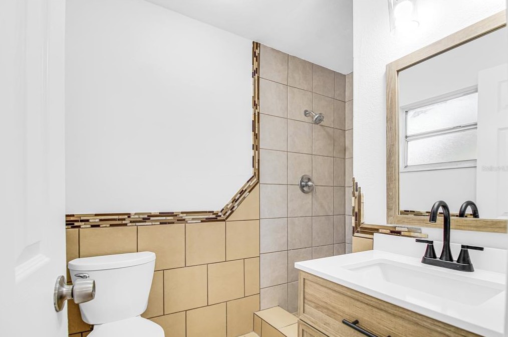 3215 Deerfield Dr, Tampa FL 33619-6526 exterior