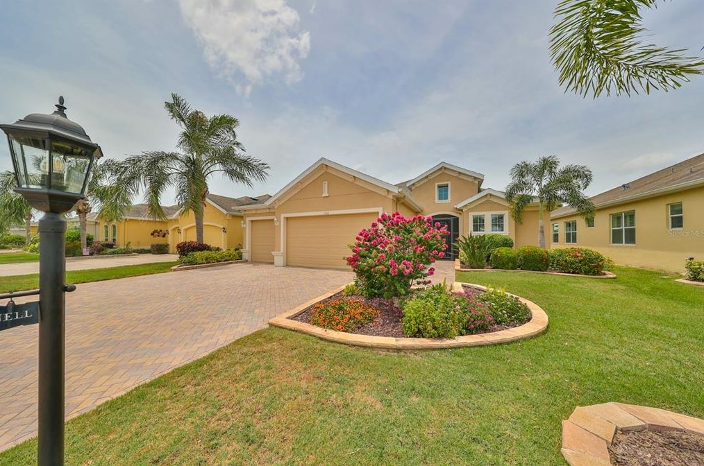 1618 Emerald Dunes Dr, Ruskin, FL 33573