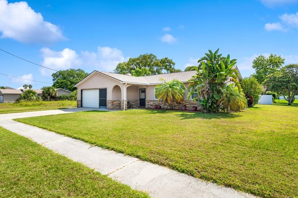16106 Villa Dr, Port Richey, FL 34667-4142