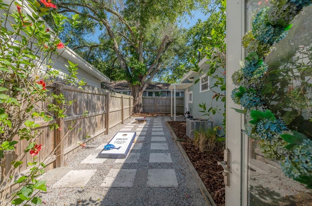 304 Minnehaha St, Tampa FL 33604-5737 exterior